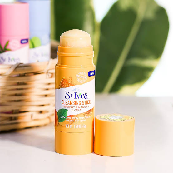 St. Lves Glow Apricot and Manuka Honey Cleansing Stick